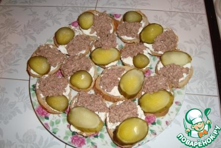 Закусочные бутерброды с печенью трески