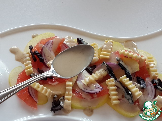 Salad with grapefruit and Apple