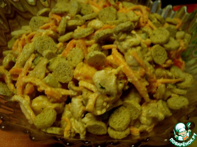 Salad with spicy chicken