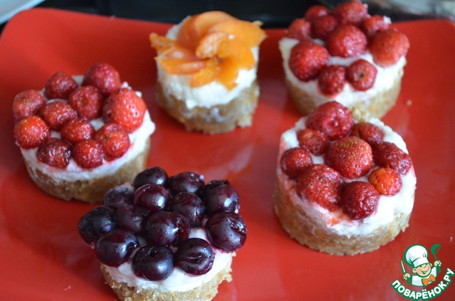 Tartlets with Fig and berries