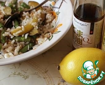 Салат из риса с фасолью и сливами