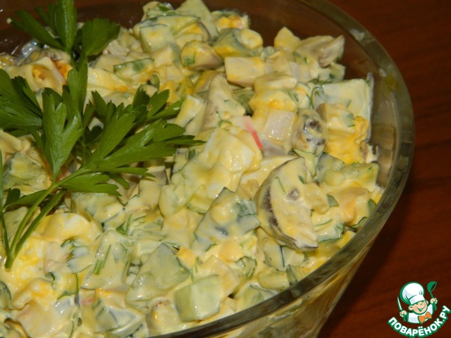 Salad with fresh mushrooms