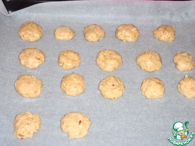 Lenten cookies with banana and almonds