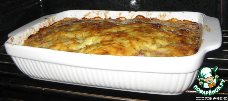 Casserole of beef, eggplant, tomatoes and potatoes