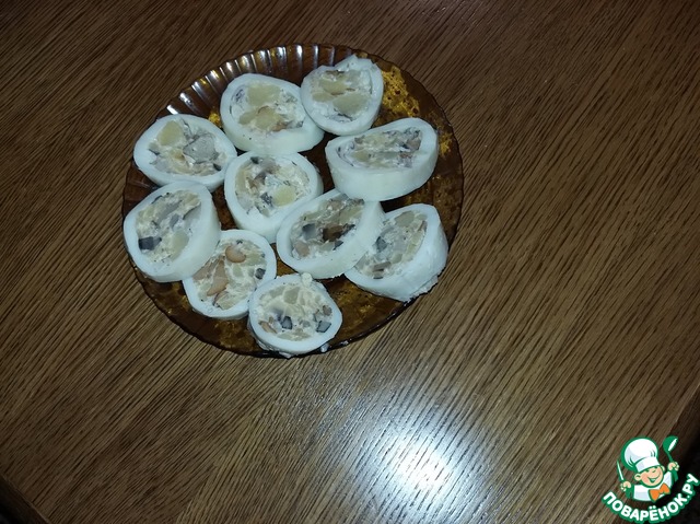 Кальмар, фаршированный грибами и овощами