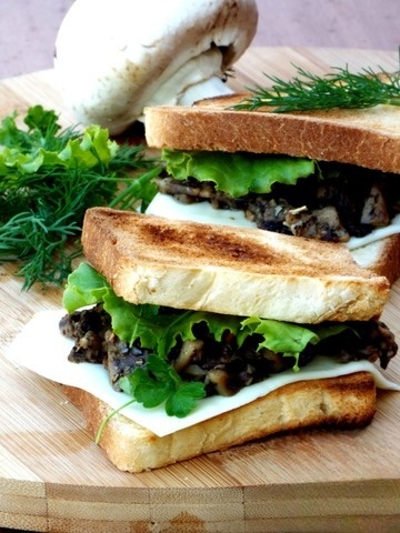 Fried mushrooms on toast