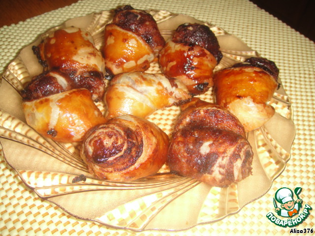 Puff pastry roses with condensed milk and cocoa