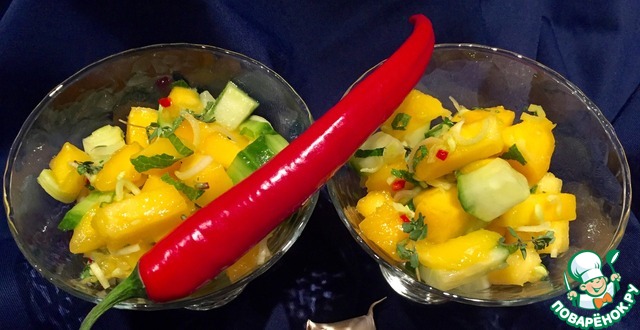 Сальса из манго и огурца 