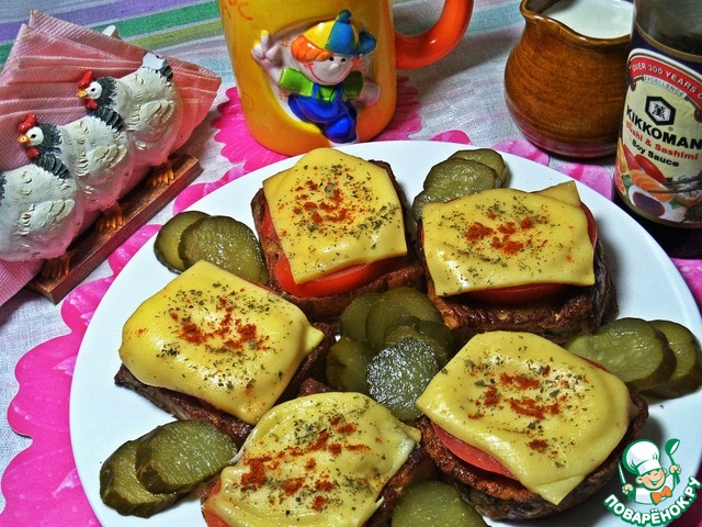 Гренки с помидором и сыром