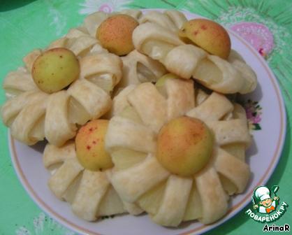 Pineapple rings in puff pastry