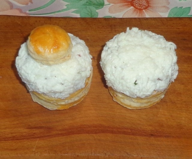 Eateries cakes with heart