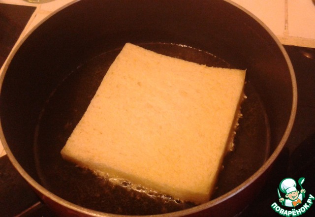 Креветочные тосты с кунжутом и свекольным салатом