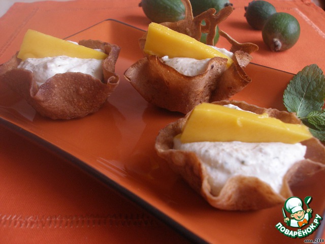 Tartlets with cottage cheese and fruit mousse