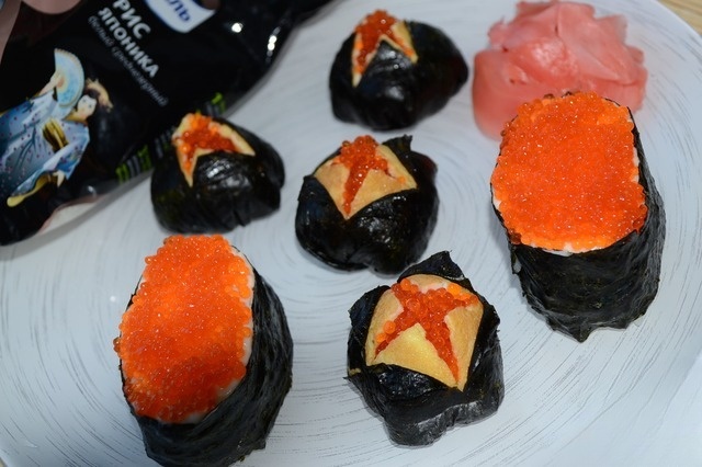 Zakuro-zushi and gunkan sushi