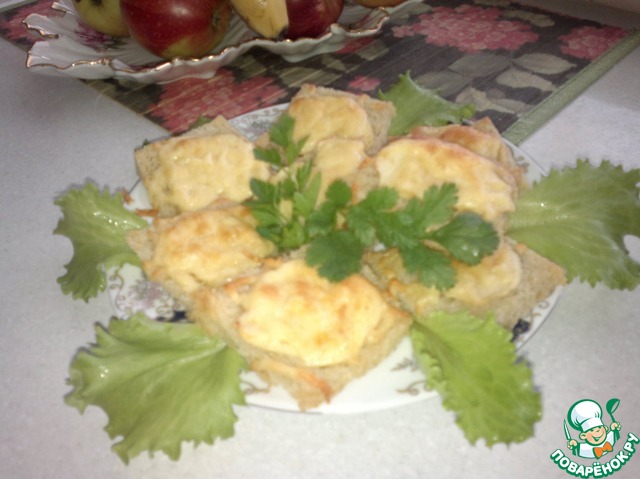 Гренки с сыром и яблоками