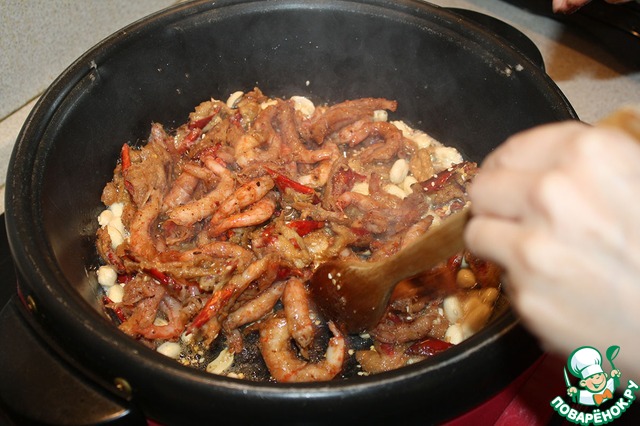 Креветки с арахисом и кунжутом