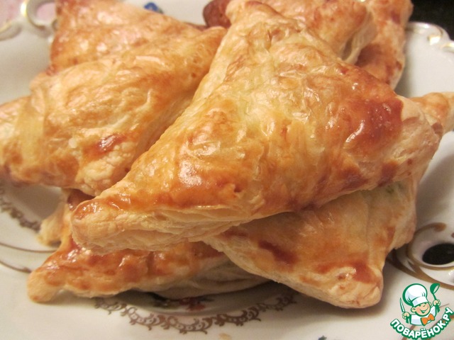 Puff pie with potatoes and greens