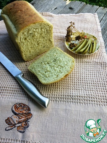 Bread with pickled cucumber