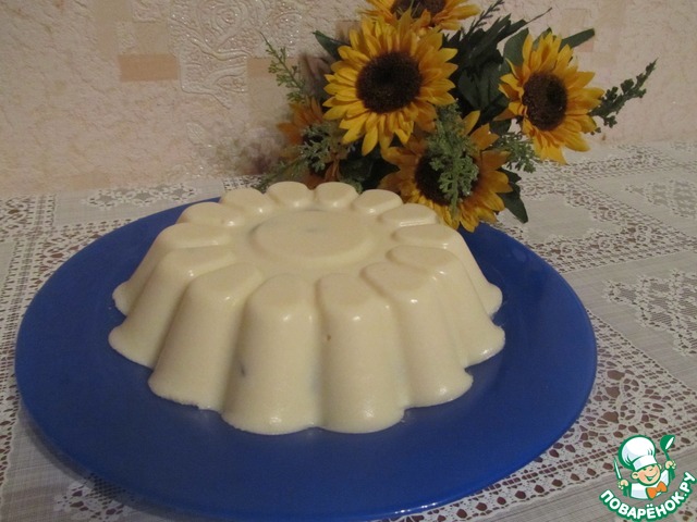 Blancmange cheese with grapes