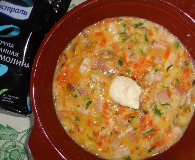 Яично-манная лепешка с грудинкой