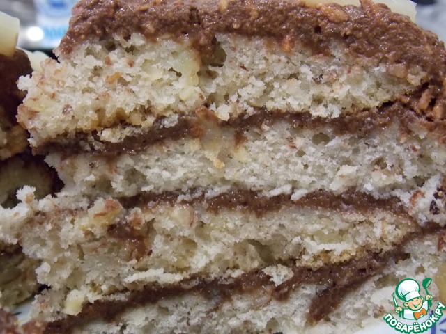 Lenten cake with chocolate-banana cream