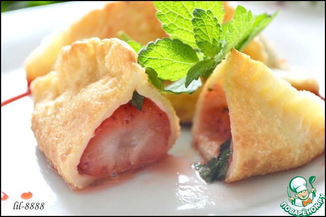 Cakes of dumpling dough with strawberries and Melisa