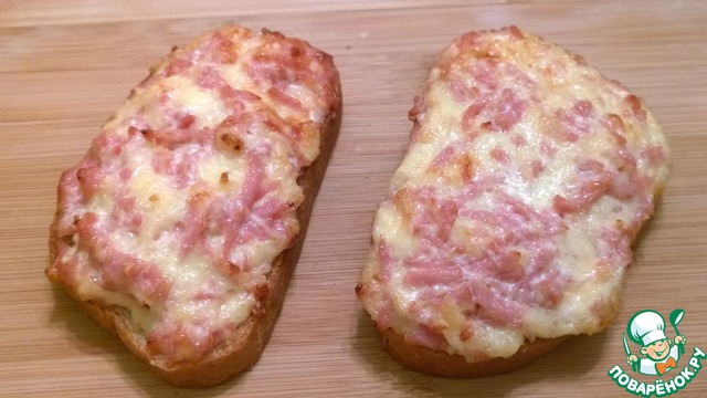 Бутерброды колбасно-сырные с чесноком