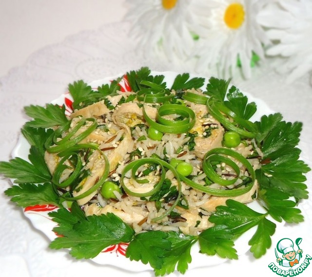 Chicken salad with rice and green peas