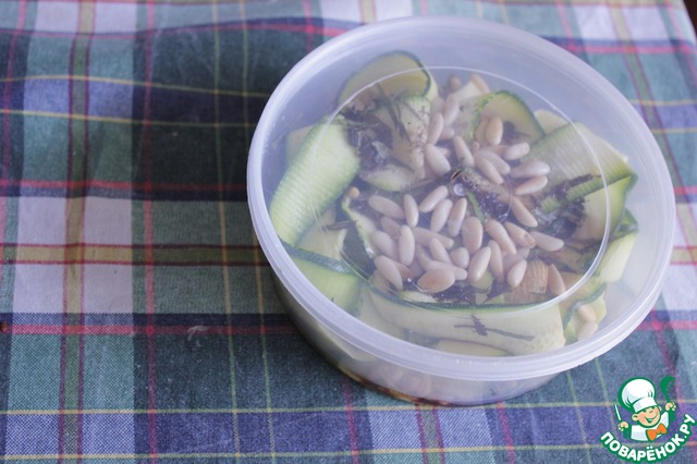 Салат цуккини с кедровыми орешками