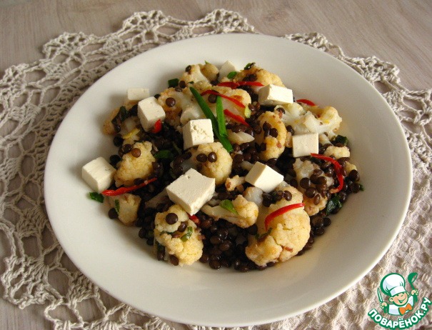 The cauliflower salad with lentils and tofu