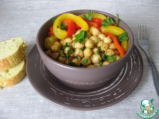 Catalan pepper salad with chickpeas and pikada