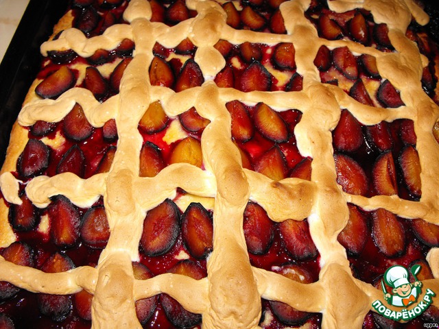 Plum pie with a lattice meringue