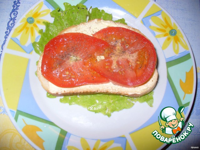 Бутерброд с помидором