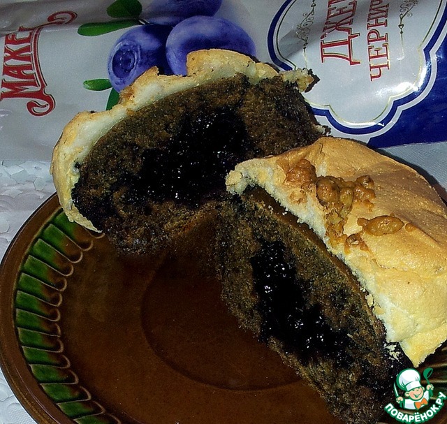 Coffee cake with blueberry jam