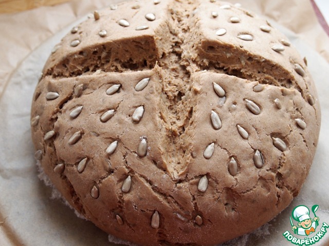 Rye bread kvass with sunflower seeds