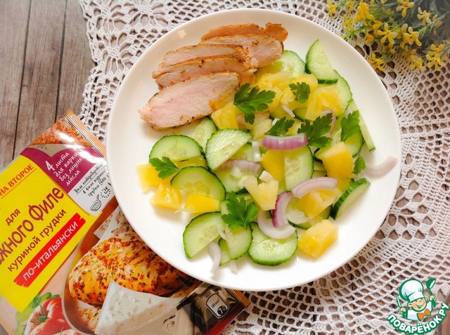 Salad with chicken, cucumber and pineapple