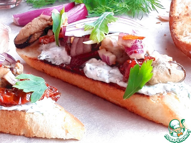 Брускетта с острыми мидиями