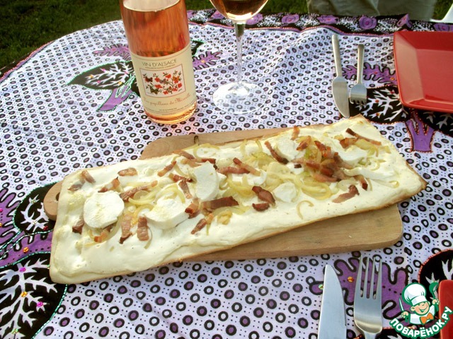 Tarte flambée with goat cheese and honey