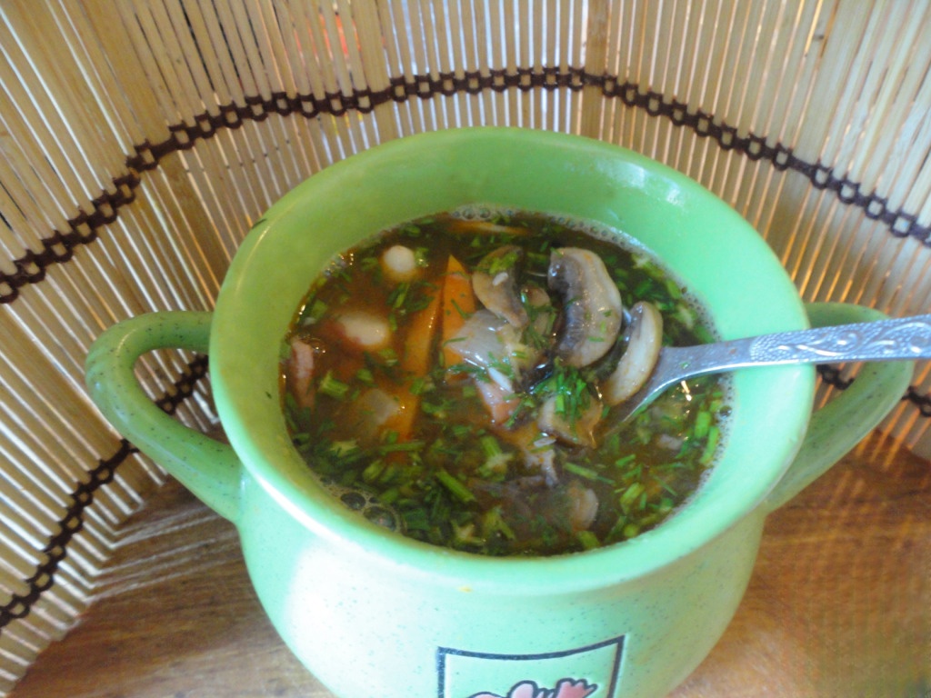 Bean soup with mushrooms and smoked