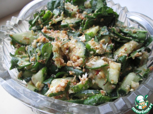 Салат из огурцов и арахиса