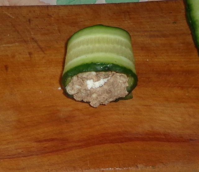 Рулетики с творожно-печеночной начинкой