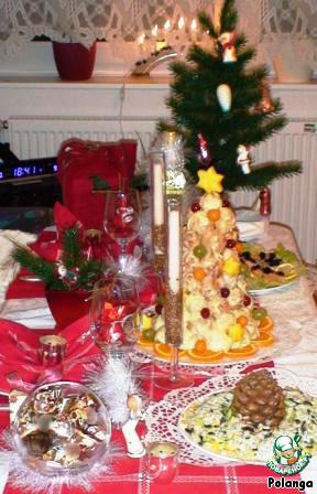 A Christmas tree made from custard cakes