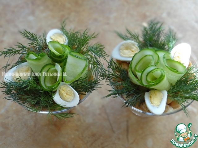 A La carte salad with chickpeas