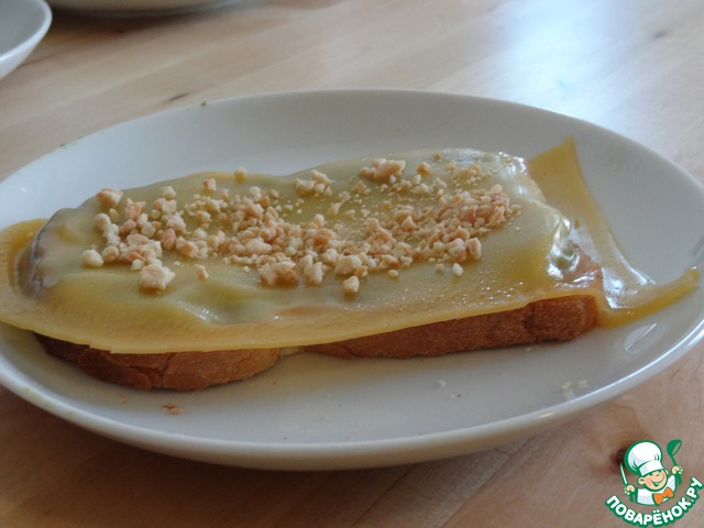 Бутерброд с авокадо и сыром