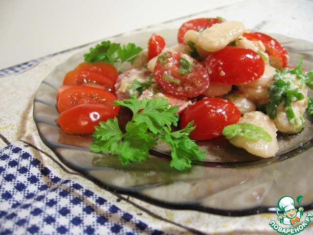 Salad of white beans and tomatoes