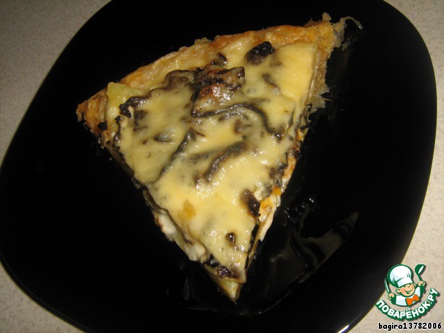 Pie with potatoes and mushrooms