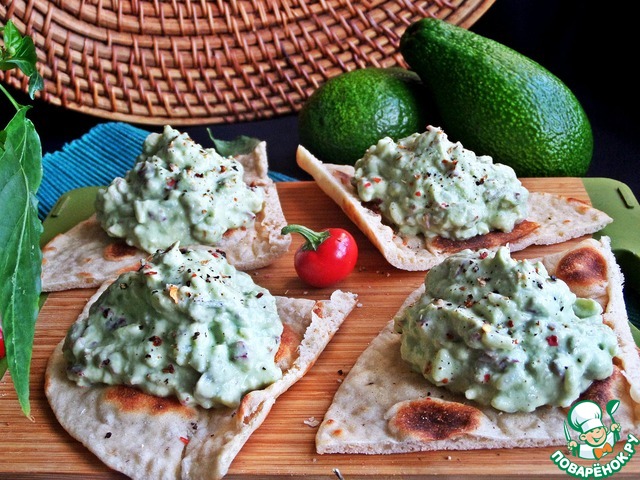 Pate-avocado salad and rice