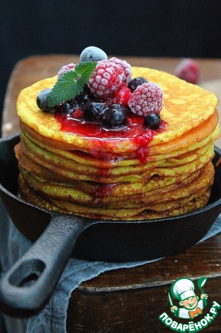 Corn pancakes with berry sauce