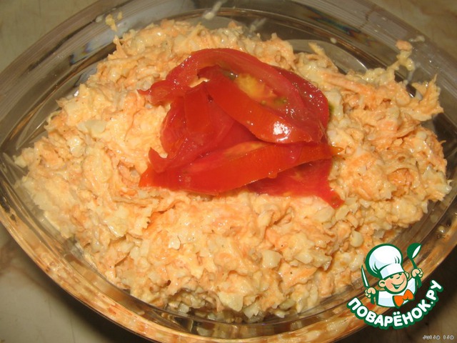 Салат из моркови с сыром и орехами
