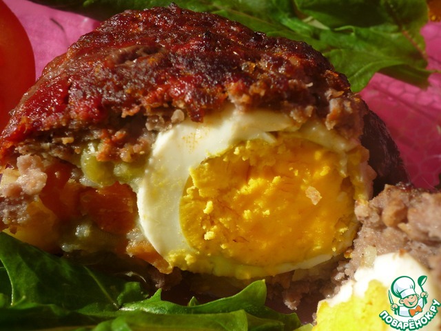 Meatloaf with egg and vegetables